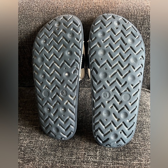 GYMBOREE soccer boys slippers /boy size 3 - Picture 3 of 5
